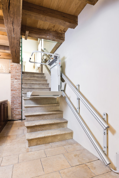 Italift Kft székliftek, hernyótalpas lépcsőnjáró Pest megye